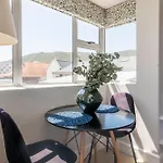 Bright Modern 2Bed1 Central Apartment With Pool