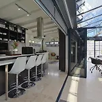 Crown Comfort - Affordable Luxury - Private Heated Pool & Hot Tub Under Roof