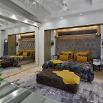 Crown Comfort - Affordable Luxury - Private Heated Pool & Hot Tub Under Roof