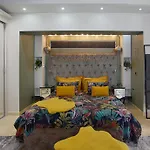 Crown Comfort - Affordable Luxury - Private Heated Pool & Hot Tub Under Roof