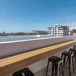Metropole Green Point -Private Room 2Nd Floor Stay