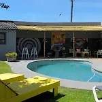 Kombi Cove Family Studio