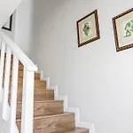 Cosy Home In Claremont