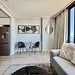 Cozynest Luxury One Bedroom Apartment