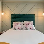 Urban Cozy Studio