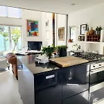 4 On Highworth Apartments And Studios
