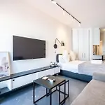 Flamingo 807 - Top Floor Sea Point Apartment With Daily Housekeeping