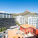 Flamingo 807 - Top Floor Sea Point Apartment With Daily Housekeeping