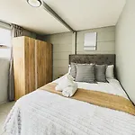Cedar Apartments On Century City