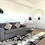 Studio Corner Unit In The Heart Of Cbd