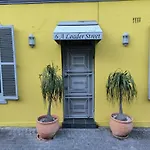 Yellow Townhouse De Waterkant Stay