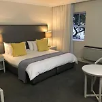 Hollow On The Square City Hotel