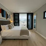Luxurious 1 Bedroom Apartment
