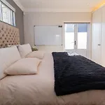 Fresnaye Home On Ave La Croix