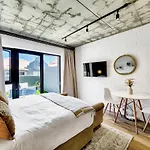 Luxury Studio Near Beach With Ac And Patio