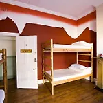 33 South Backpackers