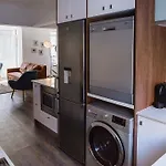 Modern Apartment, Centrally Located In Sea Point