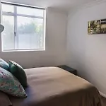 Modern Apartment, Centrally Located In Sea Point