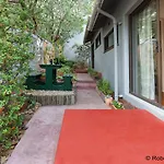 Robert\'S Cottages