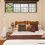 Robert\'S Cottages