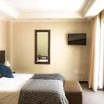Urban Chic Boutique Hotel & Cafe