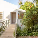33 Strawberry Lane - Studio And Cottage