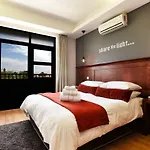 Feathers Lodge Boutique Hotel