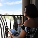 Feathers Lodge Boutique Hotel