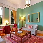 Hillcrest Manor