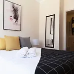 The Square - City Apartments