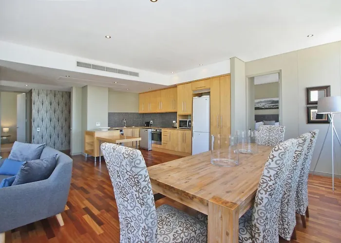 Spacious 3 Bedroom Family Apartment In Cape Town