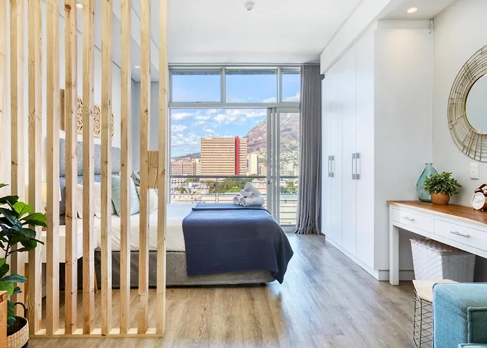 Elegant Modern Apartment Near Table Mountain