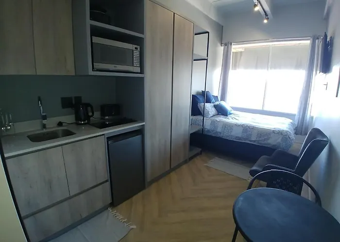 One Thibault Square - Self Catering Apartment - Loadshedding Free!