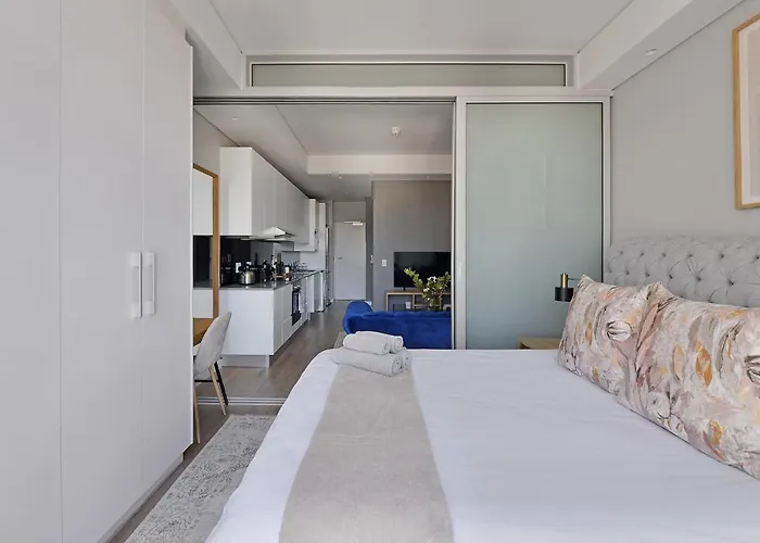 Imra - Modern Apartment With City & Mountain Views