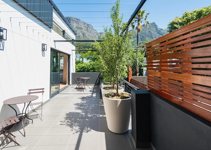 Luxurious Family Home In Newlands With Pool