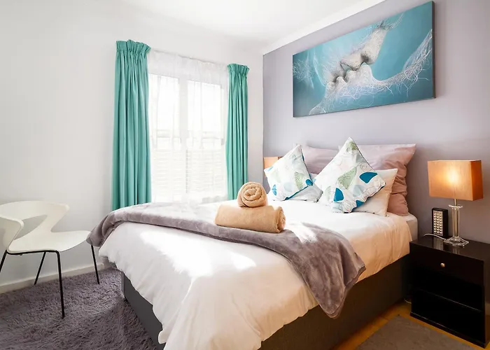 Funky 2Bed Apartment With Multipurpose Room!
