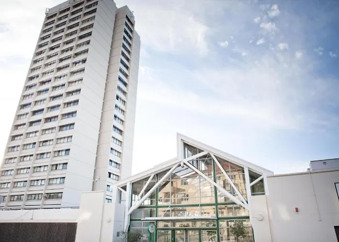 U Private Studio Apartment In Gardens Centre