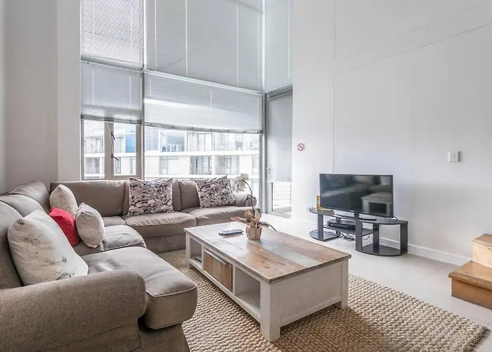 Charming 3-Bed Home In Claremont