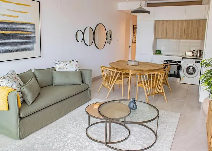Stylish Apartment - Iconic Views