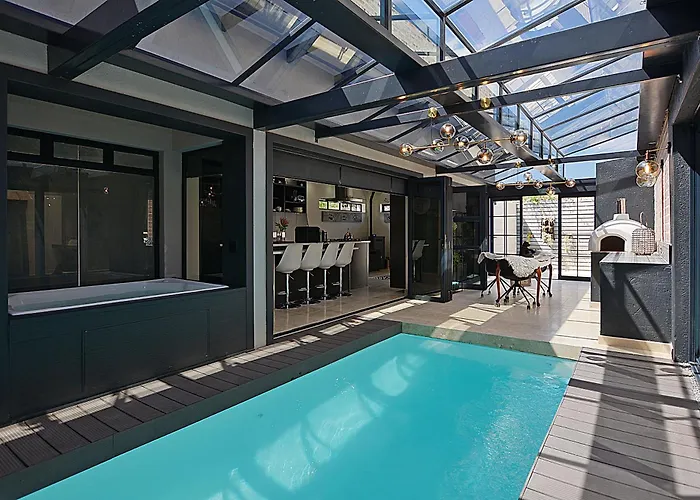 Crown Comfort - Affordable Luxury - Private Heated Pool & Hot Tub Under Roof