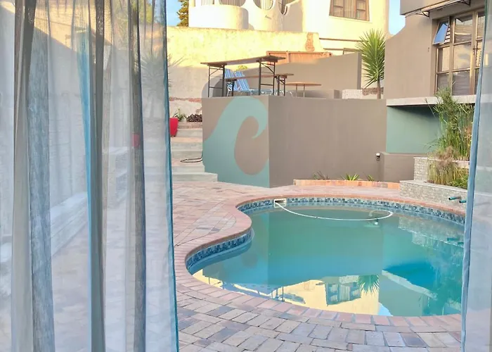 Penguins Cove Coastal Haven Studio Apartment-Bloubergstrand