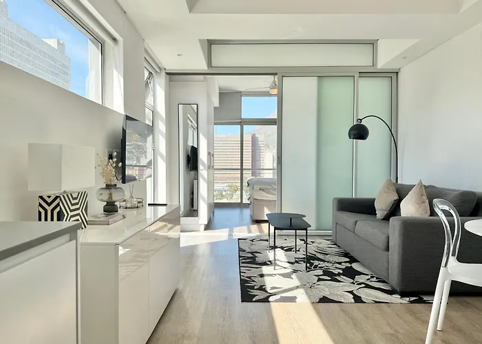 Studio Corner Unit In The Heart Of Cbd