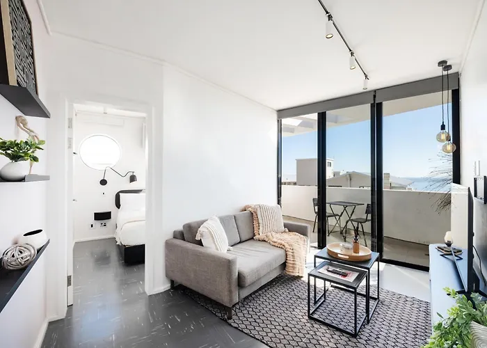 Flamingo 801 - Top Floor Sea Point Apartment With Daily Housekeeping