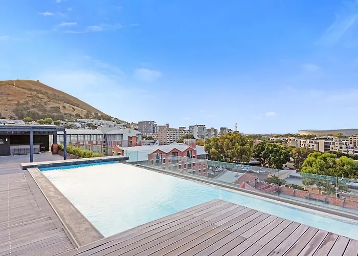 Luxury, Modern Apartment With Rooftop Pool