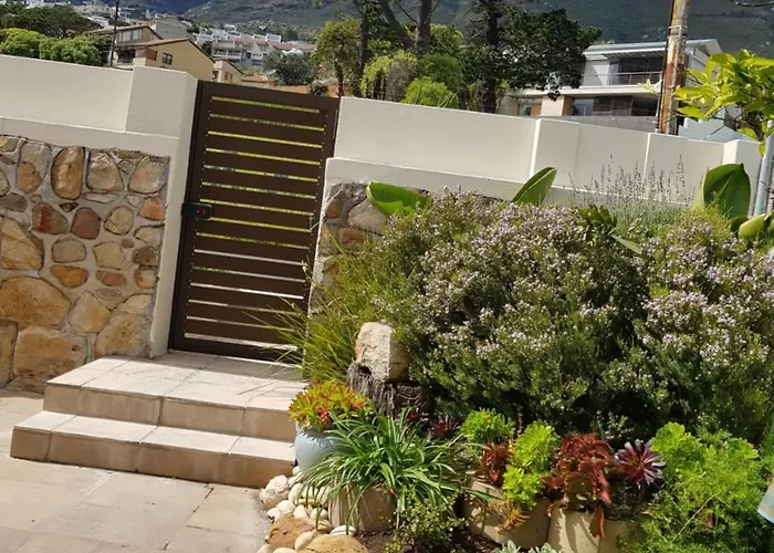 Camps Bay Garden Apartment