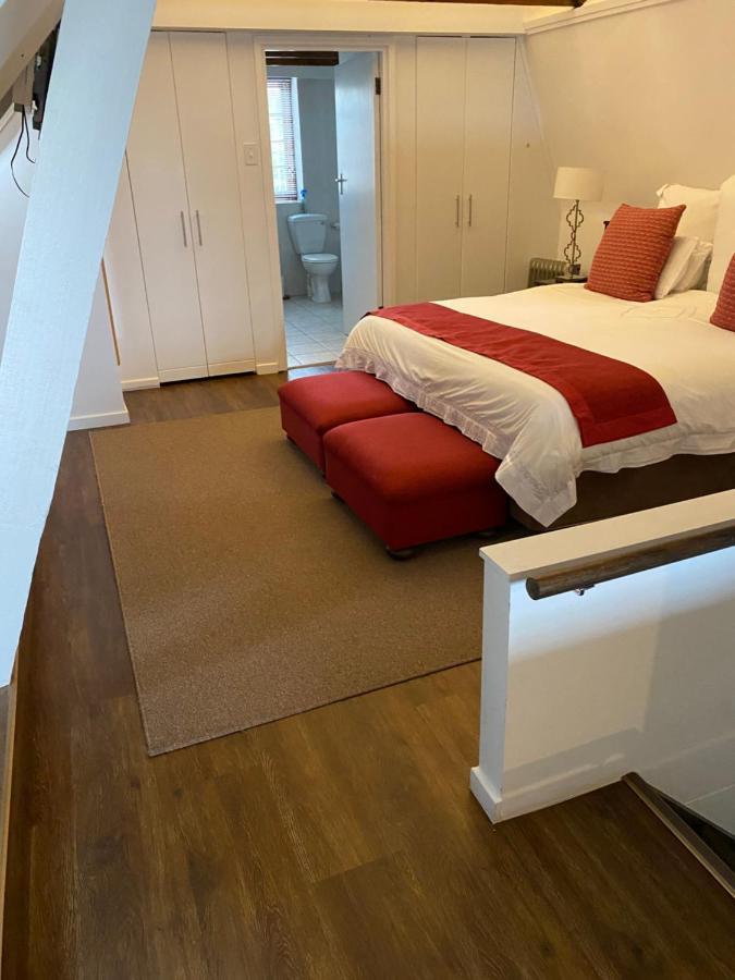 Cotswold House Guest house 4*