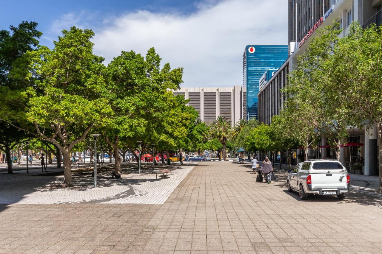 Apartment Trendy In Thibault Square Centre Cape Town