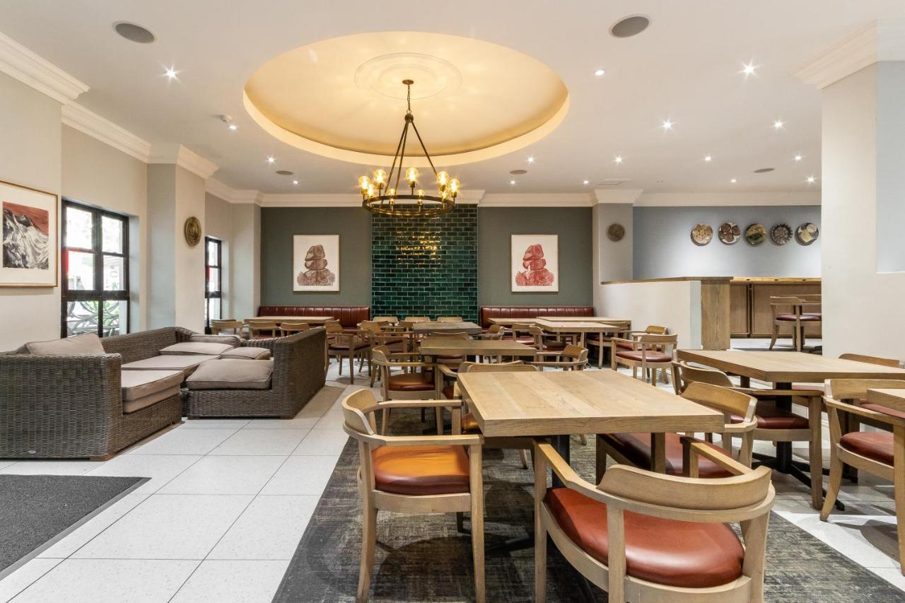 Trendy In Thibault Square Centre Apartment Cape Town