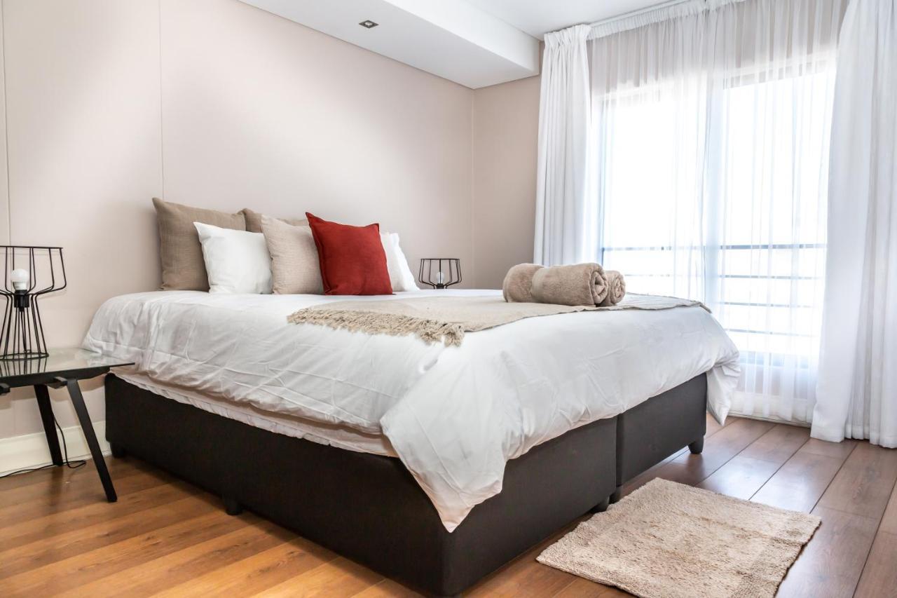 Modern Ocean Views 2 Bedroom 112 Eden On The Bay, Blouberg, Apartment *