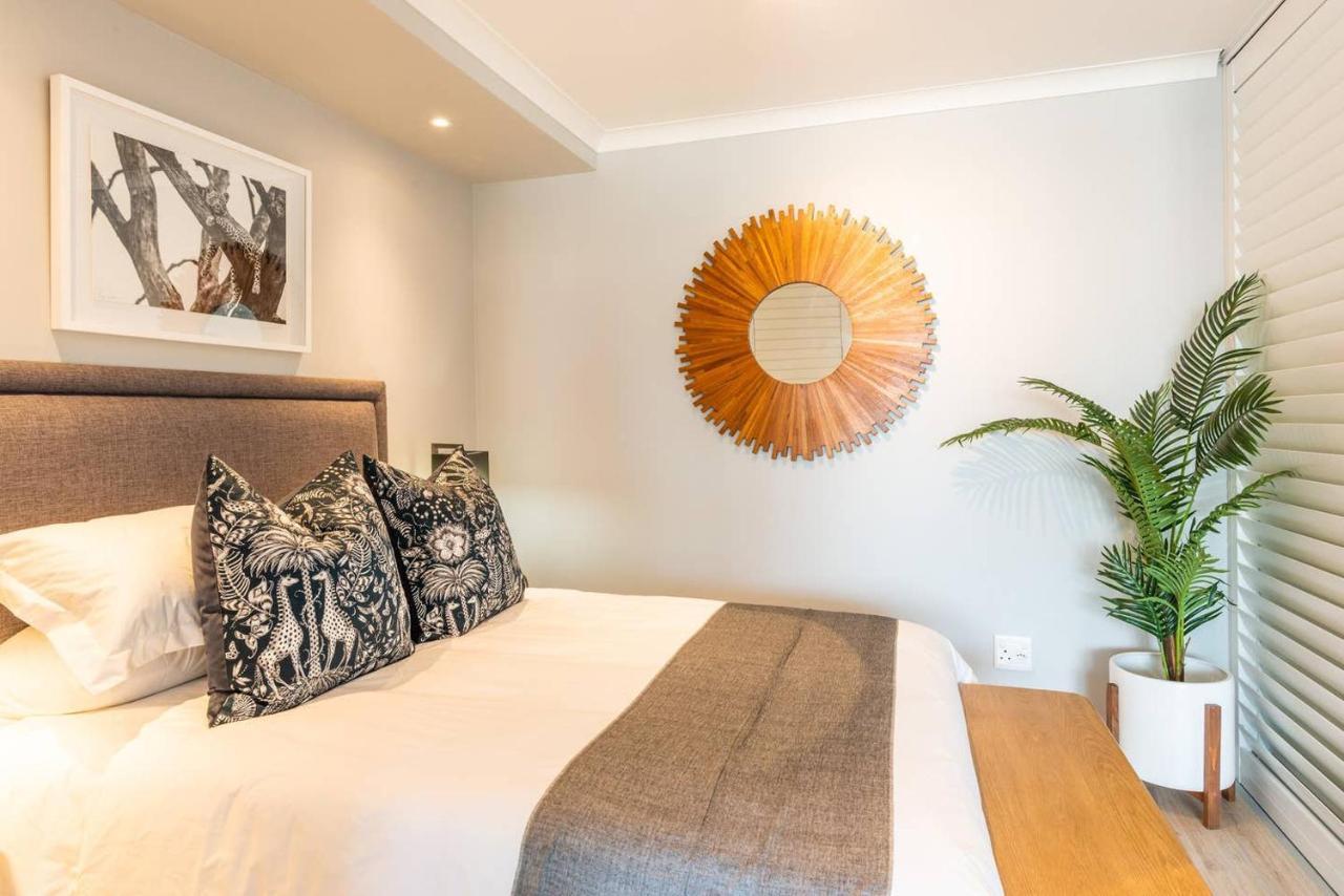 Mondaine Luxurious Spacious And Trendy Apartment Cape Town